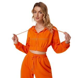 Conjunto Deportivo de Top Corto con Capucha y Pantalones Largos para Mujer, Ropa Deportiva Personalizada, Conjunto de Top Corto con Capucha y Pantalones Cortos para Mujer - Product Image 4