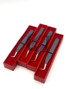 แหนบต่อขนตาสแตนเลสเคลือบสีเทาคุณภาพสูง 90 องศา พร้อมโลโก้สั่งทำพิเศษ อุปกรณ์เสริมความงาม - Product Image 4