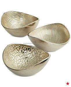 Cuenco tradicional de latón para servir, diseñado para un servicio de comida auténtico que refleja la maestría artesanal con una belleza duradera. - Product Image 6