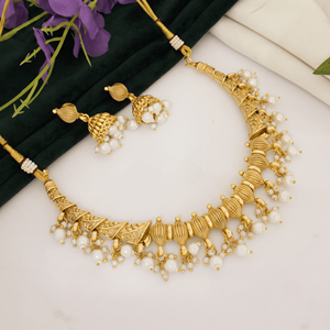 Ensemble de colliers ras-du-cou élégants et tendance en perles plaquées or, avec chaîne corde, bijoux de mariage indiens traditionnels de style temple antique, Jhumka - Product Image 2