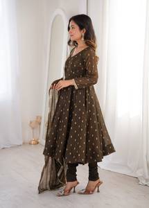 Robe de soirée de créateur en soie jacquard Butti et dentelle, avec bas en micro-coton et dupatta en Chanderi, prête à porter - Product Image 3