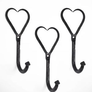 Crochets muraux décoratifs en fer forgé classique en forme de cœur, porte-manteaux, crochets à serviettes en fer noir découpés et imprimés pour la décoration intérieure - Product Image 1