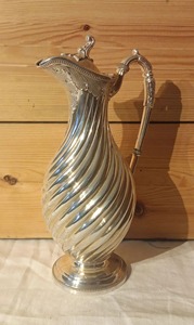 Premium Lavish Silver Pitcher With <b>Secure</b> Clip Lid Stylish Jug Ideal For Beverages Special Occasions Serving And Gifting - Product Image 3