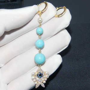 Boucles d'oreilles pendantes en forme d'étoile dorée en alliage de zinc avec serti griffe Abbott pour les occasions festives - Product Image 3