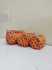 Elegante Juego de 3 Bolsas de Aseo de Algodón Hechas a Mano con Estampado de Bloques, Bolsas de Cosméticos, Organizador de Maquillaje de Viaje para Mujeres y Niñas - Product Image 3