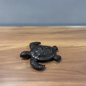 Escultura Decorativa de Tortuga Moderna en Aluminio con Acabado Marrón para Decoración de Mesa en Diwali - Product Image 1