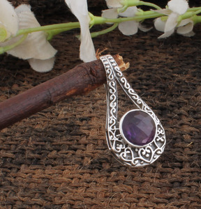 Collier unisexe vintage en argent sterling 925 plaqué platine avec breloques en améthyste naturelle serties clos, bijoux de famille, février - Product Image 1
