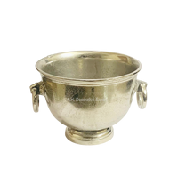 Seau à champagne antique en argent avec poignées en anneau, refroidisseur à vin vintage en métal, seau à glace de luxe sur piédestal pour la décoration de bars et d'hôtels