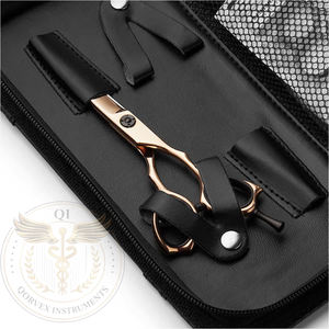 Tijeras profesionales de peluquería doradas, hechas de acero inoxidable de alta calidad. - Product Image 4