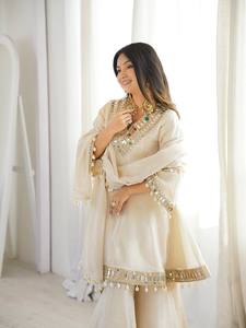 ชุดคุर्ตาผ้าไหมปักลายกระจกสำหรับผู้หญิง พร้อมกางเกงปาลาซโซและผ้าคลุมไหล่ - Product Image 3