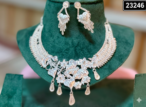 Ensemble collier ras-de-cou floral doré de luxe avec boucles d'oreilles pendantes en forme de cœur pour femme 23245 - Product Image 2