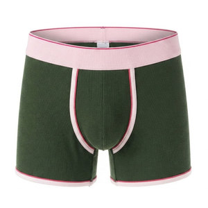 Calzoncillos bóxer clásicos de algodón para hombre, corte casual, tejido elástico suave, cintura cómoda, ropa interior para uso diario. - Product Image 1