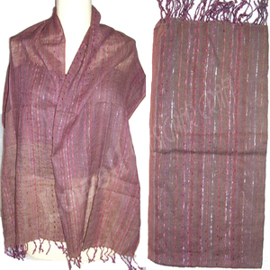 Écharpe longue classique en lurex rayé léger pour femme, teinte en fil, toutes saisons, usage quotidien, avec bords frangés - Product Image 4