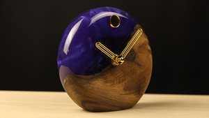 Horloge de table en résine époxy de qualité supérieure, finition transparente, imperméable, durable, design moderne pour salon - Product Image 3