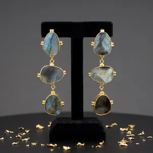 Pendientes de labradorita azul natural con cuentas, diseño artesanal, tres piedras colgantes, chapado en oro de 18k, joyería de moda. - Product Image 1