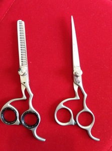 Tijeras de Peluquería de Titanio Azul Rey, Tijeras Profesionales para Peluquería, Tijeras de Entresacar Tipo V para Diestros - Product Image 5
