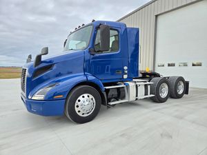 LOS MÁS VENDIDOS Último Modelo Usado 2020 VNR Day Cab Automático 24/7 LISTO PARA ENVIAR AHORA - Product Image 2