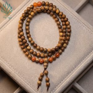 Bracelet Mala de luxe en bois d'agar naturel vietnamien 108 perles avec 6 perles de corail rouge et 102 perles de bois d'agar naturel de 6 mm, minimaliste, unisexe - Product Image 2