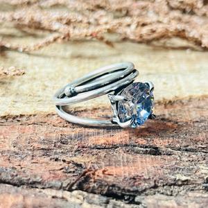 Anillo Solitario de Latón con Diseño Moderno y Minimalista, Anillo de Latón Plateado para Mujer, Joyería Clásica de Compromiso, Venta al Por Mayor - Product Image 2