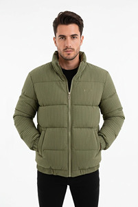 Blouson matelassé blanc à capuche pour femme, léger, coupe-vent, fermeture éclair sur le devant, manteau d'hiver décontracté, couleur unie, coupe ajustée, polyester, polaire - Product Image 3