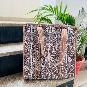 Bolso Tote de Algodón con Diseño Floral Bohemio, Asas a Rayas, Cierre de Cremallera, Gran Capacidad, Diseño Acolchado, Moda para Todas las Temporadas - Product Image 3