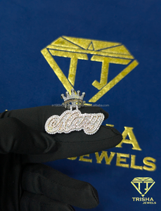 Colgante Personalizado con Nombre y Corona, Diamantes Moissanite VVS, Plata de Ley 925, Joyería Hip Hop Unisex de Trisha Jewels - Product Image 1