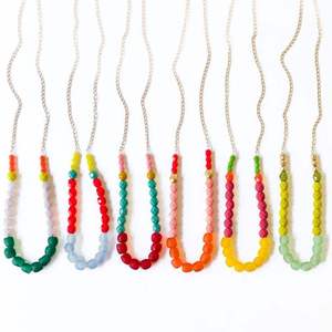 Collier perlé personnalisé en résine moulée à la main, multicolore, rond, avec motif 'Love', bijou de mariage, accessoire de mode - Product Image 4