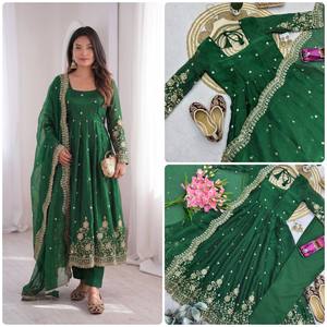 Ensemble Anarkali brodé vert avec dupatta, tenue traditionnelle indienne et pakistanaise pour femme, coupe ample, longueur au sol, en soie, idéal pour les mariages - Product Image 2