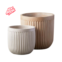 Vase de sol en céramique de style antique fini pierre patinée