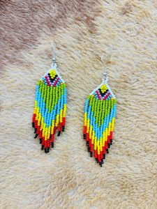 Collier ras du cou et boucles d'oreilles perlées faites à la main au design élégant • Bijoux tribaux bohèmes pour mariage, anniversaire - Product Image 2