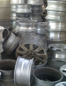 Chatarra de Ruedas de Aleación de Aluminio de Alta Pureza, 99% de Pureza, Aluminio Plateado, Uso en la Industria Tecnológica, Estándares Globales, Precios con Descuento - Product Image 3