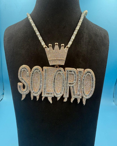 จี้ห้อยคอแบบกำหนดเอง เงินแท้ 925 ชุบทอง ประดับเพชรโมอิสซาไนต์ VVS ผ่านการทดสอบเพชร จี้รูปตัวอักษร สไตล์ฮิปฮอป จี้รูปมงกุฎ - Product Image 1