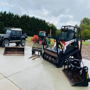 Chargeuse compacte Terex avancée avec une puissante attache broyeuse pour une coupe efficace des broussailles et la préparation des terrains - Product Image 2