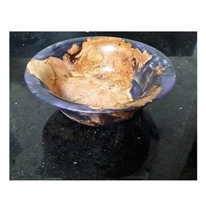 Bol artisanal en résine époxy et bois, avec texture rustique en bois et revêtement en résine brillante pour une présentation artistique sur table. - Product Image 1