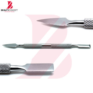 Meilleur produit : Outils de manucure et pédicure personnalisés avec logo imprimé – 4 pièces (pousse-cuticules, cuillère, coupe-ongles, lime) - Product Image 6