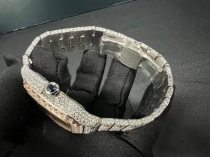 Montre de sport en acier inoxydable de qualité supérieure, à quartz, pour la salle de sport, le fitness et un style de vie actif, disponible pour une livraison mondiale - Product Image 2