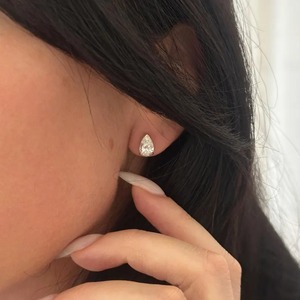 Boucles d'oreilles clous en diamant de laboratoire taille poire 2 carats, options de fixation à vis ou à poussoir, or blanc 14K/18K, certifiées IGI, tendance mariage - Product Image 2