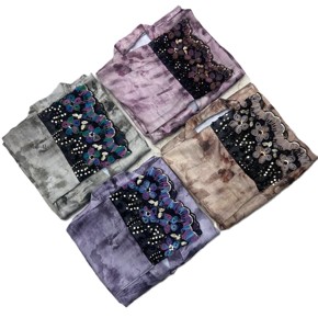 Magnifique burqa imprimé avec des boutons fantaisie et une broderie artisanale lourde sur des manches en tulle fantaisie, avec hijab noir imprimé Tik Tok. - Product Image 2