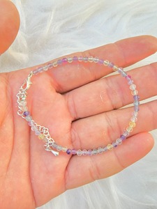 Bracelet en perles sculptées et gravées en fluorite arc-en-ciel, magnifique, de qualité supérieure, pierres précieuses naturelles, respectueuses de l'environnement - Product Image 2