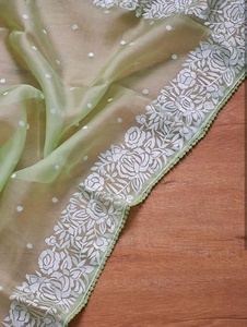 Sari en organza brodé vintage avec bordure florale, léger et transparent, de créateur, pour fêtes et mariages, tenue ethnique - Product Image 2