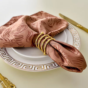 Rond de serviette en métal gravé à motif floral de qualité supérieure pour la décoration de dîner de mariage avec un charme élégant artistique fait à la main - Product Image 1