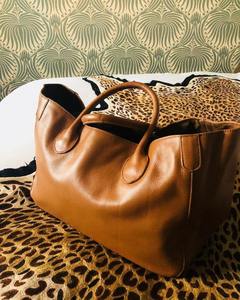 Bolso de Hombro de Cuero Genuino Marrón en Forma de Silla de Montar para Mujer, Minimalista, Resistente al Agua, Gran Capacidad, Herrajes Dorados, Correa Ajustable - Product Image 5