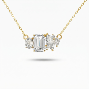 Collar de oro amarillo fino con corte esmeralda y racimo central, con diamante cultivado sintético, diseñado para regalo de aniversario - Product Image 1