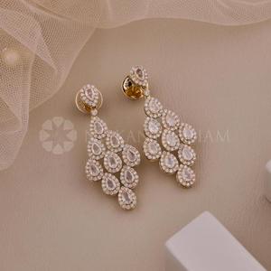 Boucles d'oreilles tendance en or rose avec diamants de laboratoire ronds et en forme de poire, boucles d'oreilles en diamants fins pour femmes - Product Image 2