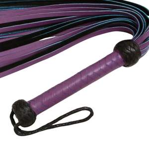 Flogger de Piel de Oveja de Alto Impacto con Cintas Anchas y Gruesas de 2.5cm, Hebilla de Acero y Diseño Impreso por Transferencia Térmica - Product Image 6