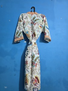 Bata de algodón de verano para mujer, estampado floral, manga larga, largo completo, estilo casual, kimono con cierre de cordón, ligera y suave, para la playa - Product Image 2
