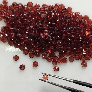 โกเมนสีแดงธรรมชาติ 3.25 มม. ทรงกลมเจียระไนแบบบริลเลียนท์ คุณภาพดีที่สุด พลอยเม็ดเดี่ยวสำหรับทำเครื่องประดับ - Product Image 4