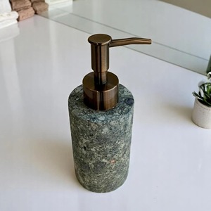 Dispensador de jabón de mármol estilo vintage para baño, dispensador de champú o acondicionador hecho a mano en India. - Product Image 5
