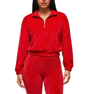 Survêtement en velours rouge grande taille pour femme avec logo personnalisé, haut zippé et pantalon évasé, style baskets, fabricant en gros - Product Image 3