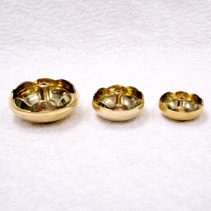 Lampe à huile indienne artisanale en laiton antique à motif paon, Pooja Diya, disponible en plusieurs tailles pour la décoration de temple, de maison, Diwali, mariage - Product Image 1